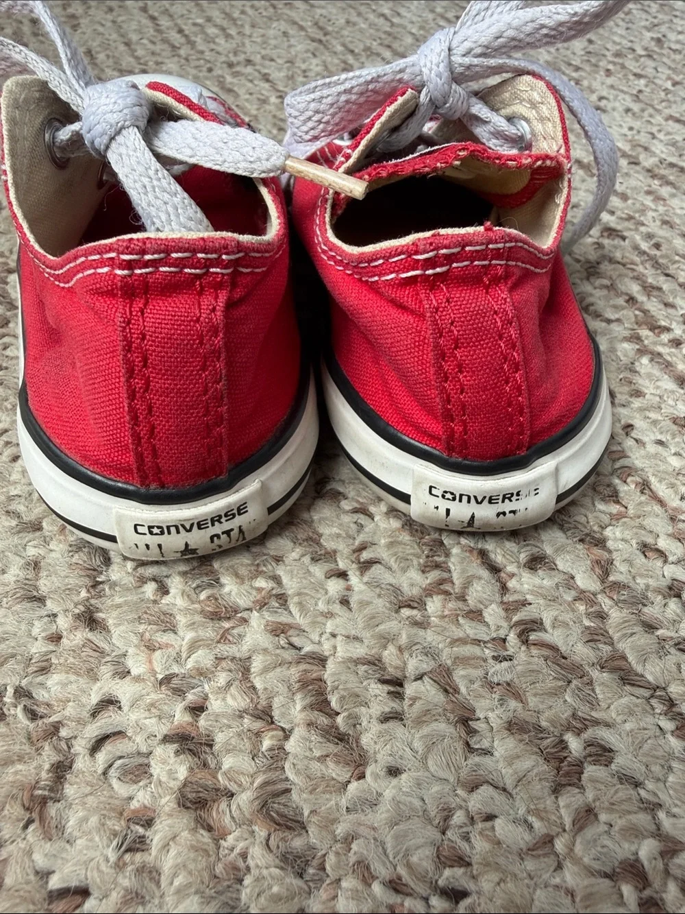 Converse bright red